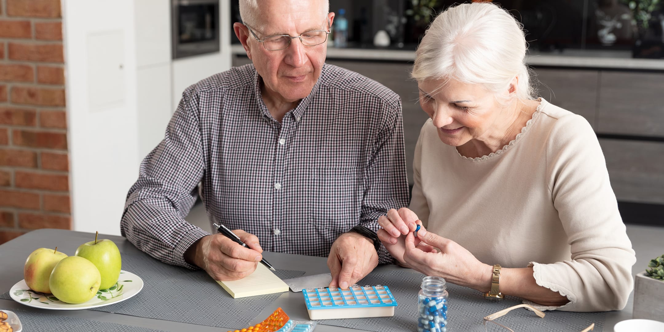 MedCenter Talking One-Month Medication Organizer